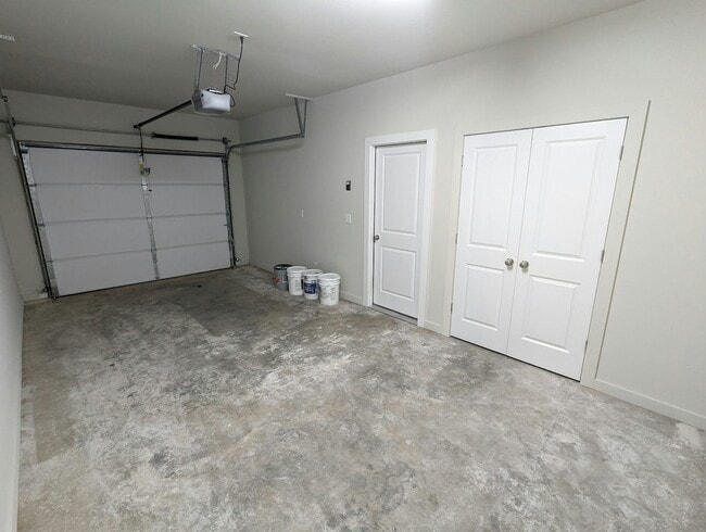 Building Photo - 137 S Bluff Ave