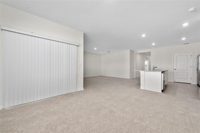 Building Photo - 804 Silver Palm Dr