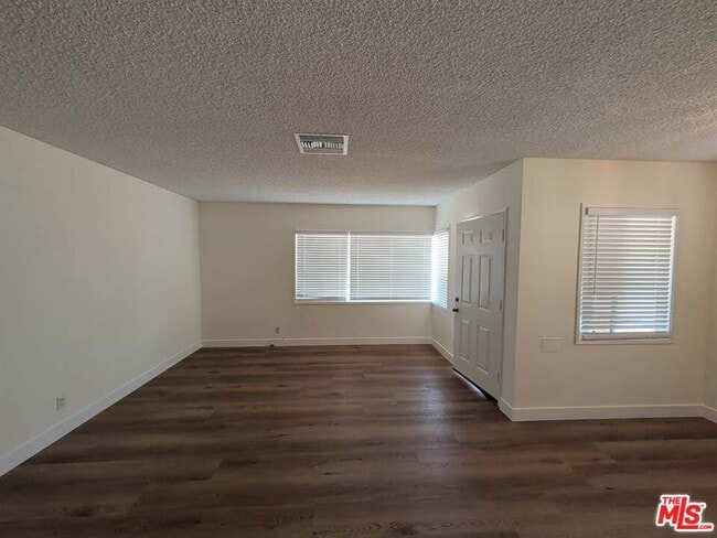 Building Photo - 7758 N Glenoaks Blvd