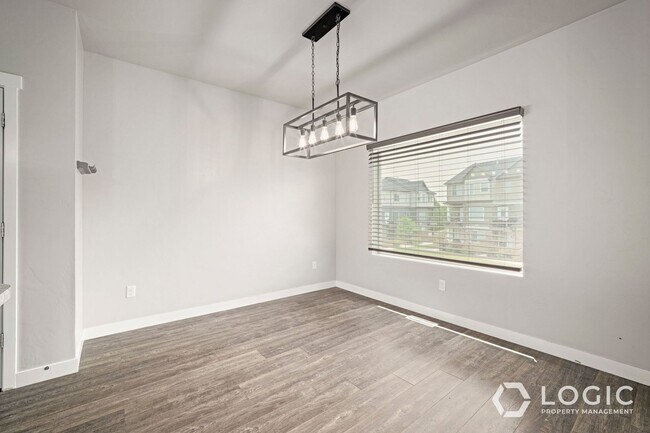 Building Photo - 1733 W 10 S