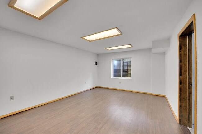 Building Photo - $2,795.00, 4-bed, 2.5-bath located in West...