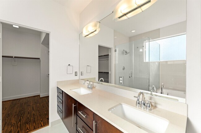 Building Photo - 1524 Blodgett St