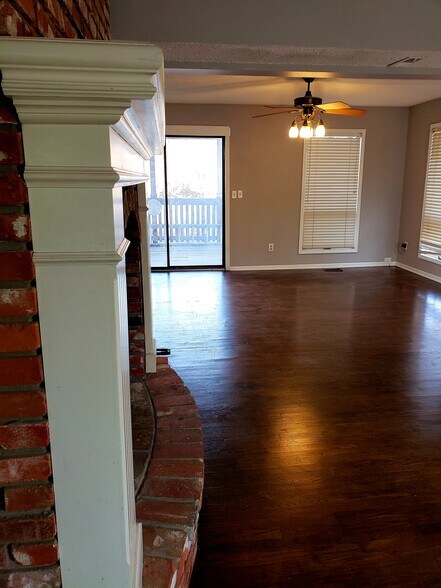 Building Photo - 6 NE 62nd Pl