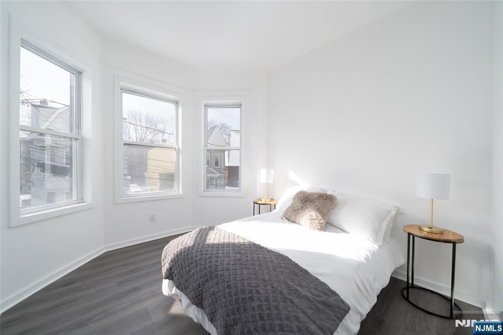 Building Photo - 10 McDougall St