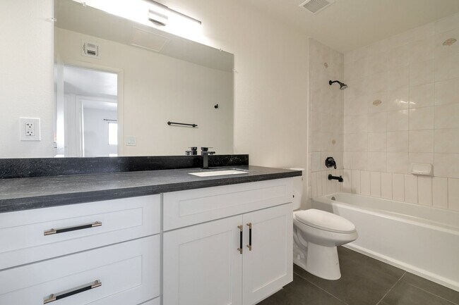 Building Photo - Large Trilevel home backing 60 with pool and close to ASU