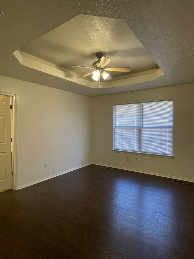 Building Photo - Executive Rental All Brick Home near South...