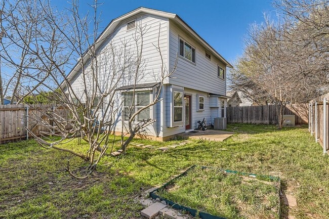 Building Photo - 708 Decker Prairie Dr