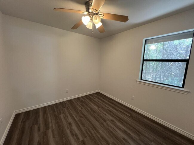 Building Photo - 205 Jason Dr