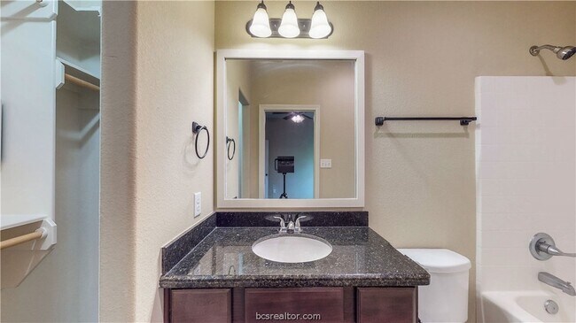 Building Photo - 111 Southland St