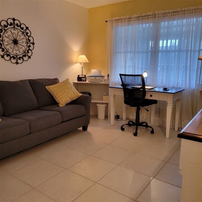 Building Photo - 351 Markham P