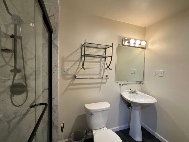 Building Photo - Beautiful 2BR 2BA 3 level townhome located in the Bowling Brook Farms Community