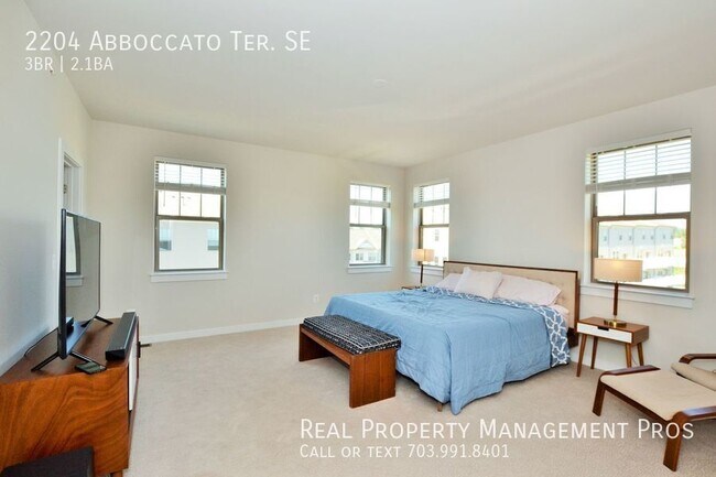 Building Photo - 2204 Abboccato Terrace SE