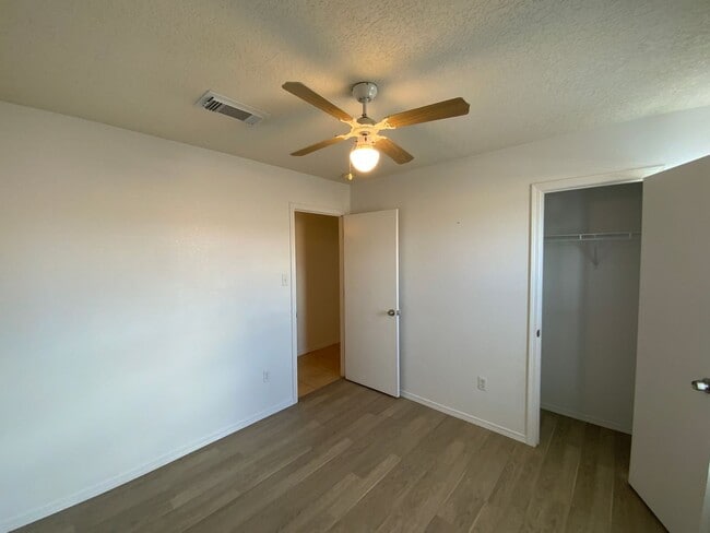 Building Photo - 4 Bedroom Single Story Home Available Near...