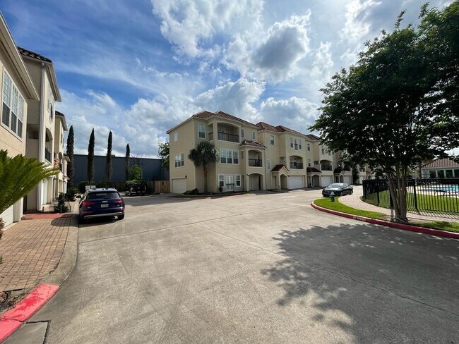 Building Photo - 7123 Windwater Pkwy N