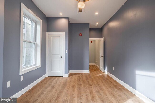 Building Photo - 3030 W Girard Ave