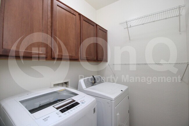 Building Photo - 4072 E Cherry Hills Dr