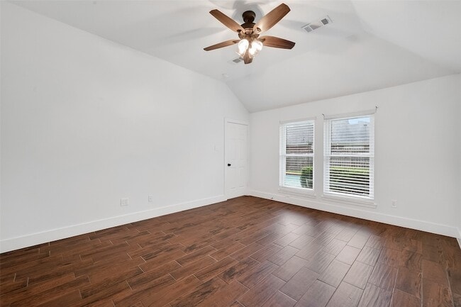 Building Photo - 2018 Village Ct Ln