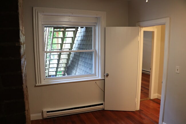 Building Photo - 320 Warren St