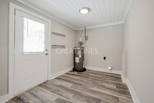 Building Photo - Charming 2 Bedroom in LaGrange!