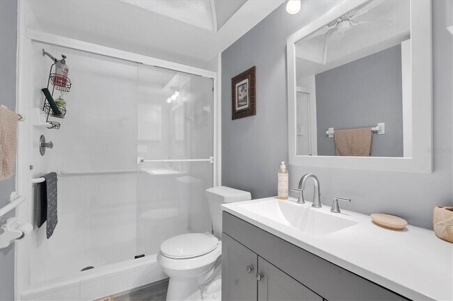 Building Photo - 175 116th Ave