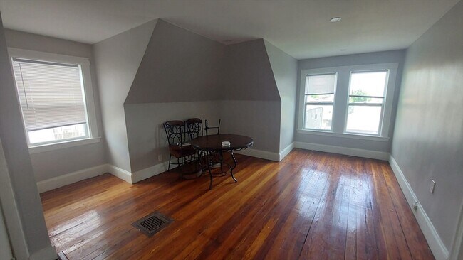 Building Photo - 31 Bullard St