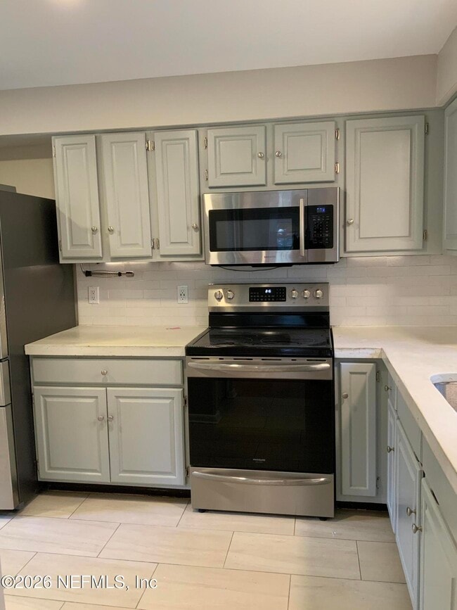 Building Photo - 1809 Kings Way