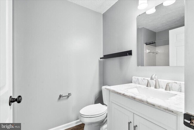 Building Photo - 5640 Wade Ct