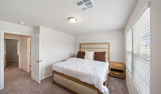Building Photo - 2224 Cedar Vly Dr