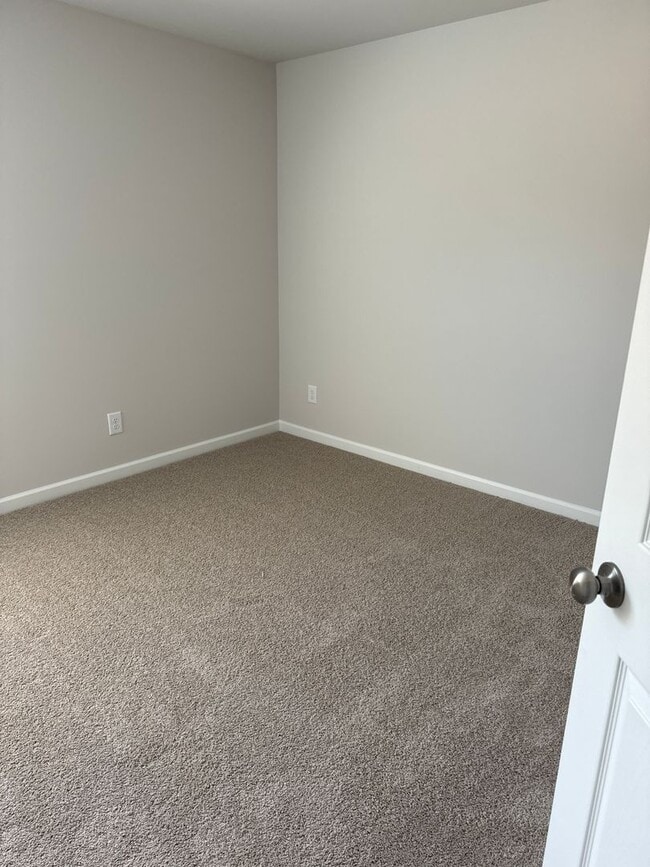 Building Photo - AVAILABLE NOW! Don't Miss this Cozy 3 Bedroom Townhome in Driftwood | Lincoln Schools
