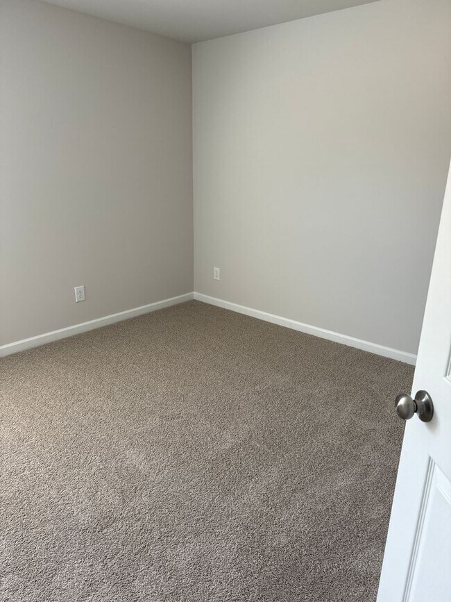 Building Photo - Three Bedroom | Two and a Half Bath Townhome in Driftwood | Lincoln Schools!