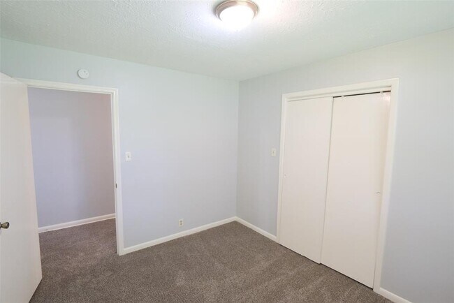 Building Photo - 6627 D S Bailey Ln