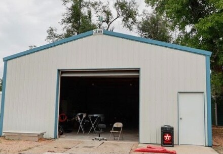 Building Photo - 739 Riverbend Dr