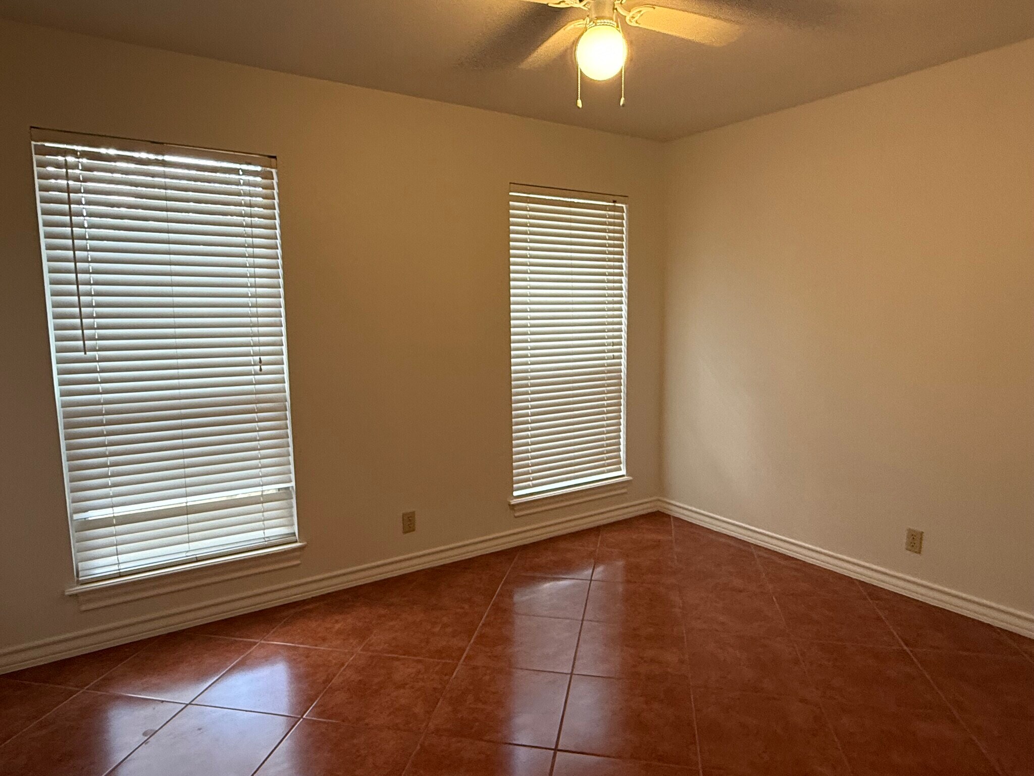 Building Photo - 1907 Summerwood Dr