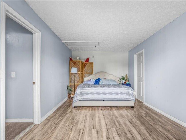 Building Photo - 1297 SE Floresta Dr