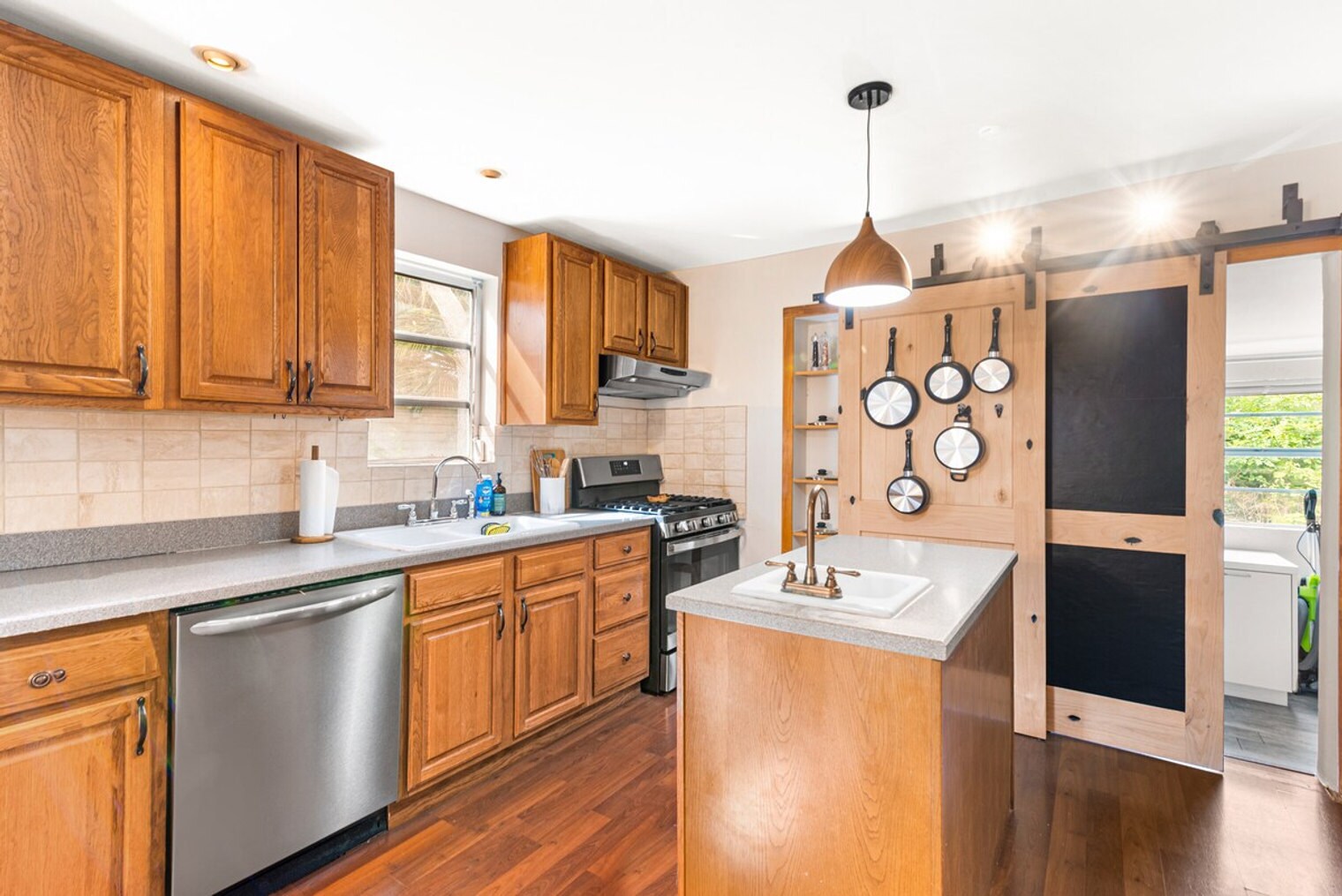 Building Photo - 303 Lang Rd