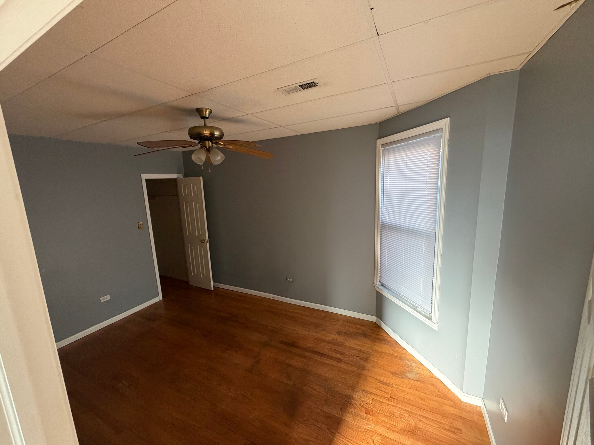 1st bedroom - 4710 W Jackson Blvd