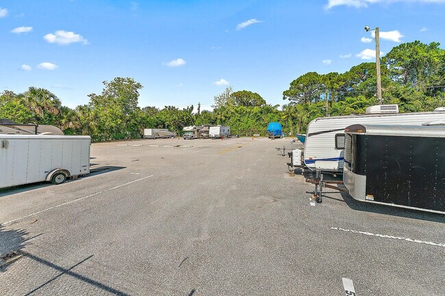 Building Photo - 6540 Chasewood Dr