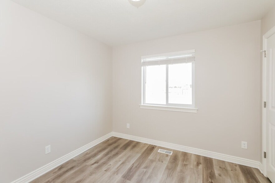 Building Photo - 1681 E Tumwater Ln