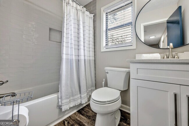 Building Photo - 1440 Glynn Oaks Dr SW