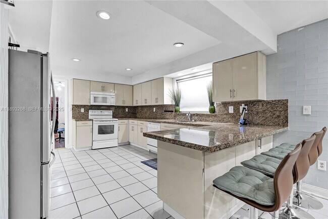 Building Photo - 8909 SW 108th Ct