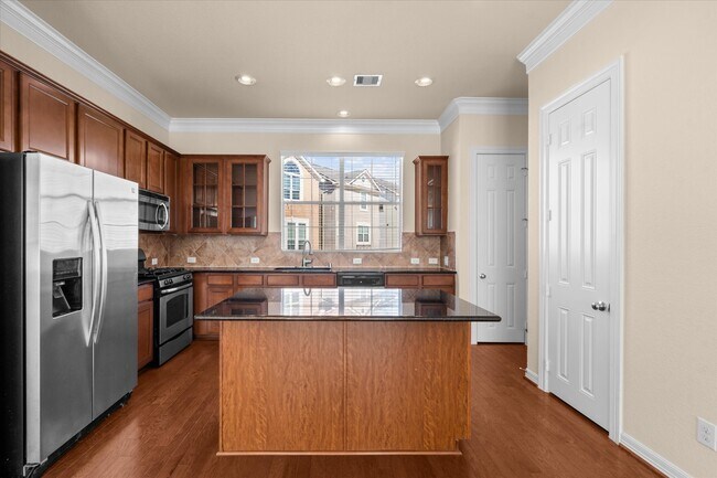 Building Photo - 3318 Clearview Villa Way