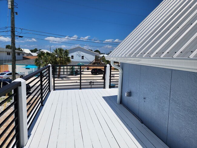 Building Photo - Beach Cottage