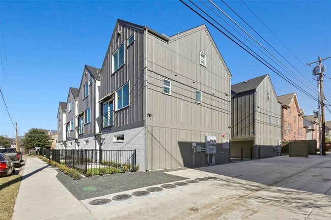 Building Photo - 3241 Rosedale Ave
