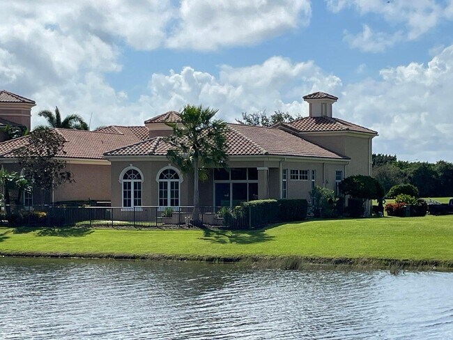 Building Photo - 164 SE Santa Gardenia