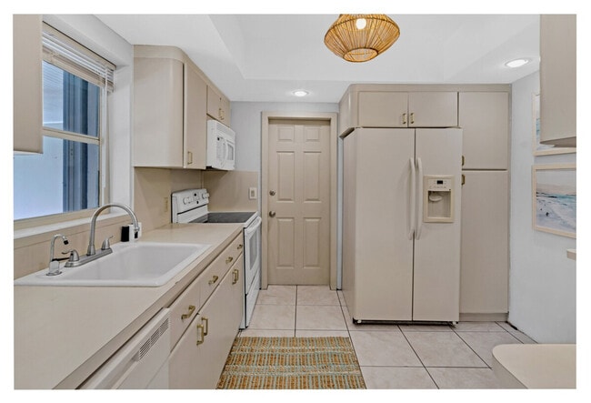 Building Photo - 425 NE 105th St