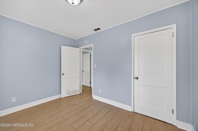 Building Photo - 2960 W 10th St