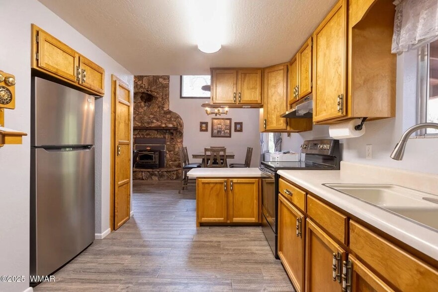 Building Photo - 6373 Manzanita Dr
