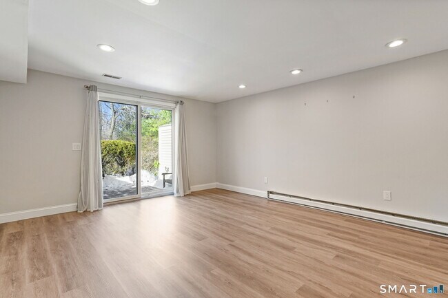 Building Photo - 51 Brittania Dr