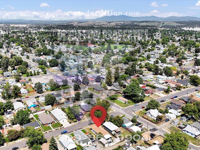 Building Photo - Northside 3Bed, 1Bath Vintage Bungalow