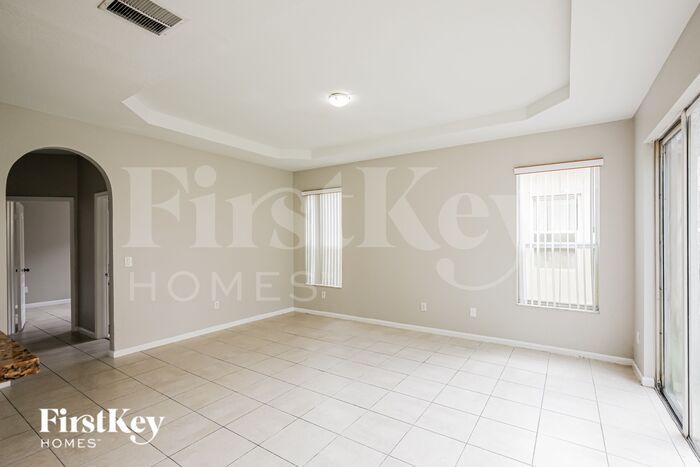 Building Photo - 2222 Portofino Ave